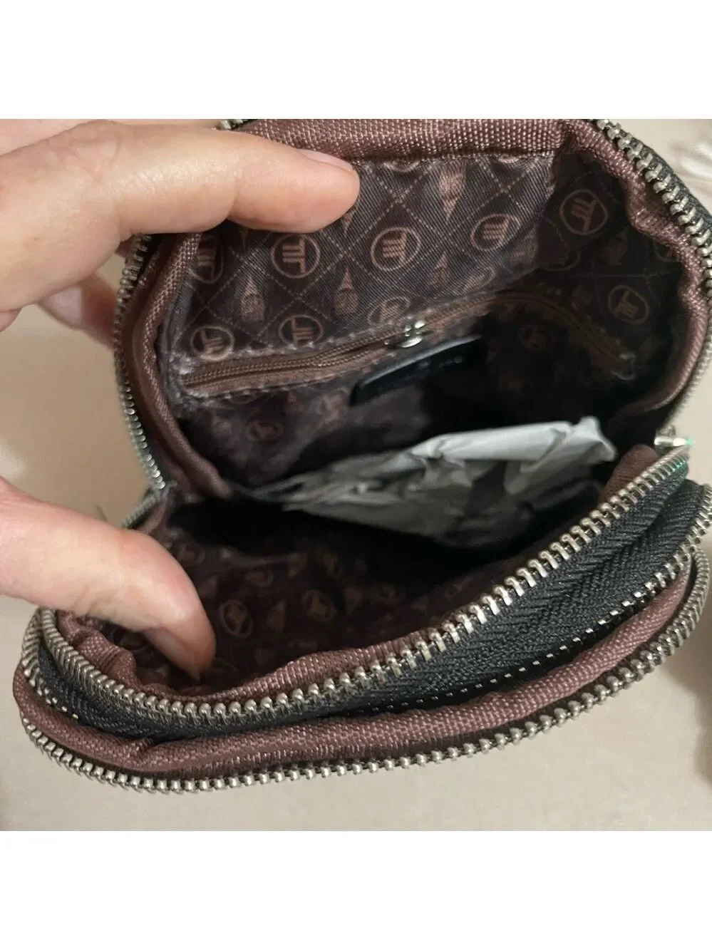 London Fog Black Men's Sling Bag - Collection